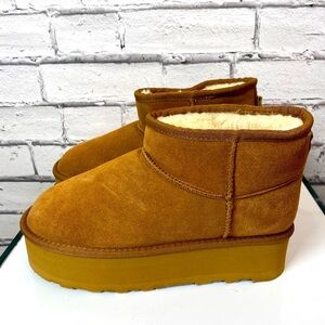 Womens Tan Fur Lined Platform Boots Warm Boots Size 10 NWT Ugg Style Boot Sherpa